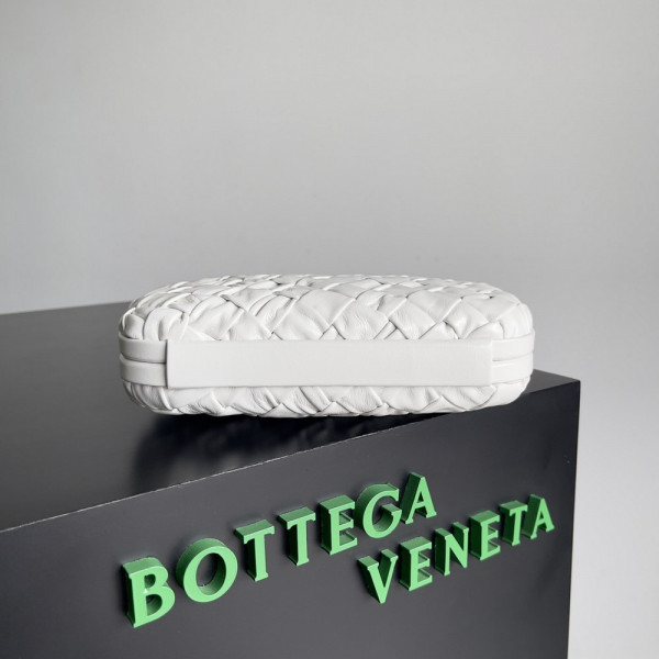 Bo*te*ga ve*ne*ta knot minaudiere
