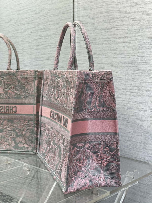 large D*or book tote