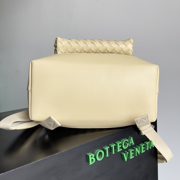 Bo*te*ga ve*ne*ta arco backpack