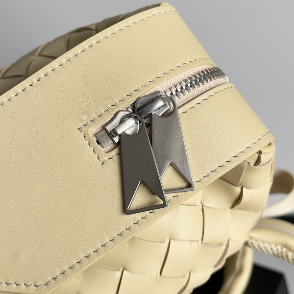 Bo*te*ga ve*ne*ta arco backpack