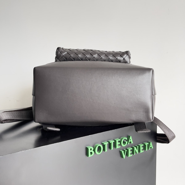 Bo*te*ga ve*ne*ta arco backpack