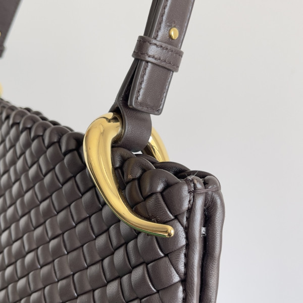 Bo*te*ga ve*ne*ta small clicker shoulder bag