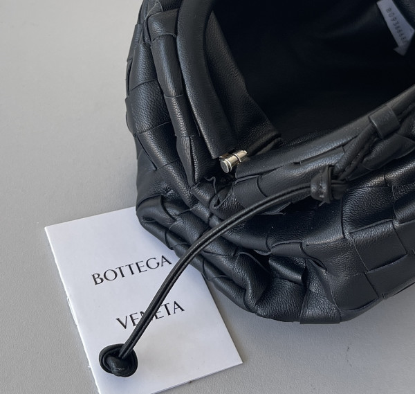 Bo*te*ga ve*ne*ta mini pouch