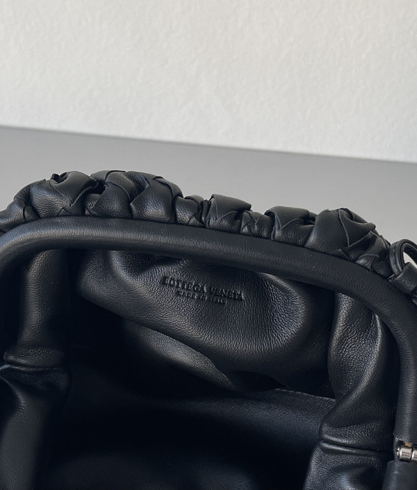 Bo*te*ga ve*ne*ta mini pouch