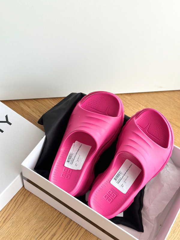 GIVENCHY sildes