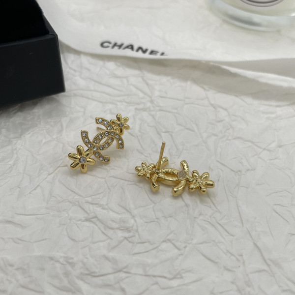 CL EARRINGS