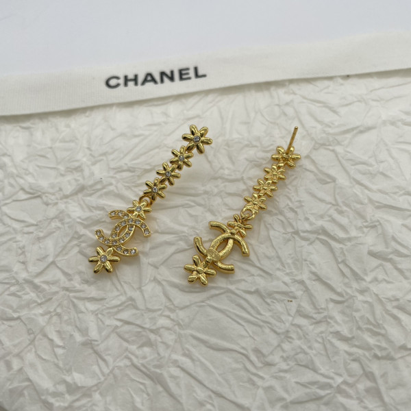 CL EARRINGS