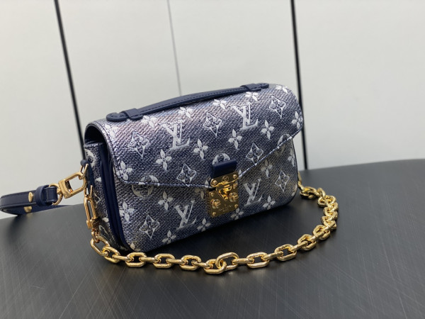 l**is V*t*n pochette metis east west