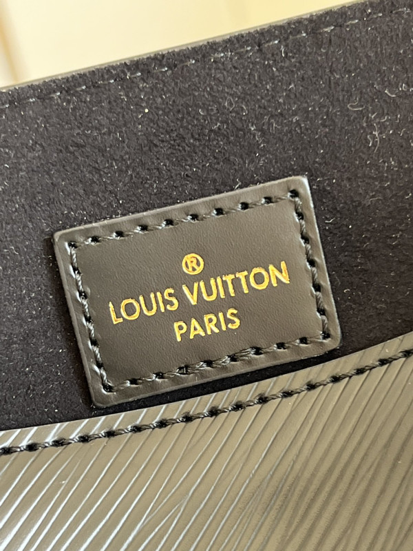 l**is V*t*n petit sac plat