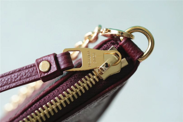 l**is V*t*n easy pouch on strap