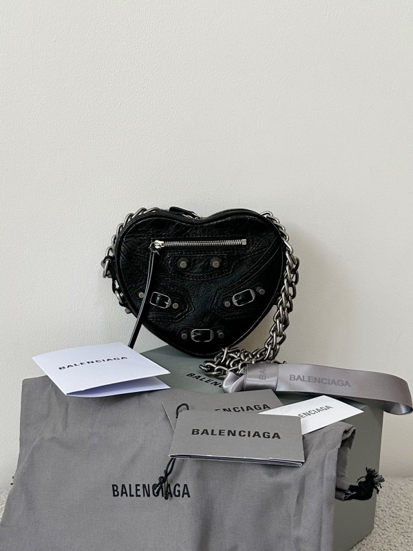Ba*len*cia*ga le cagole heart mini metallic crinkled-leather shoulder bag