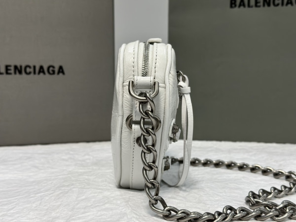 Ba*len*cia*ga le cagole heart mini metallic crinkled-leather shoulder bag