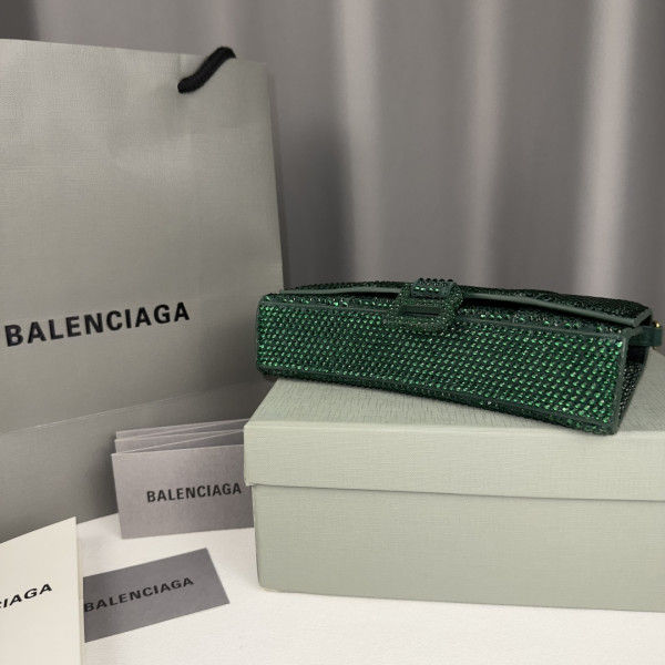 Ba*len*cia*ga hourglass wallet on chain