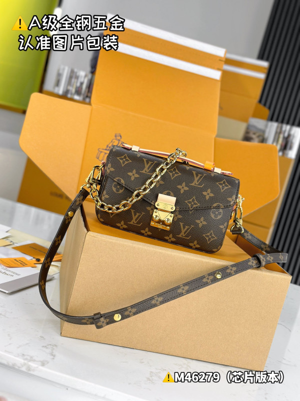 l**is V*t*n pochette metis east west