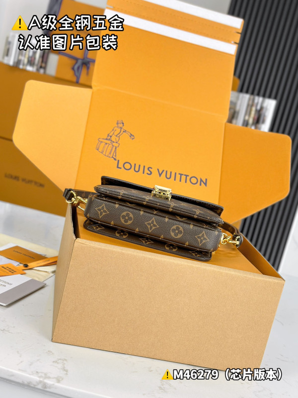l**is V*t*n pochette metis east west