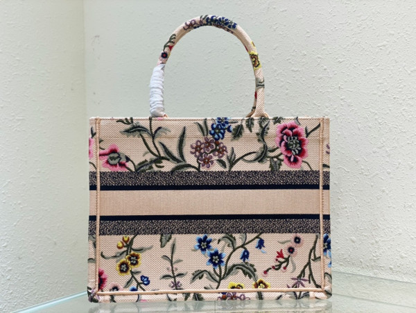 medium D*or book tote