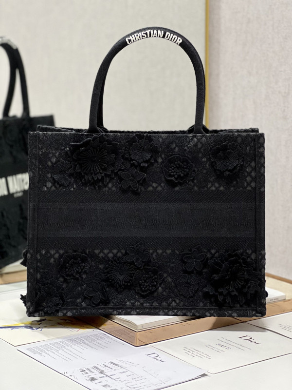 medium D*or book tote