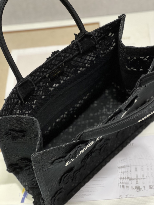 medium D*or book tote
