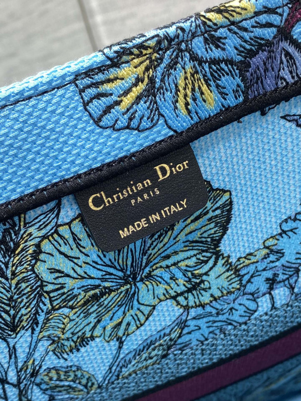 large D*or book tote