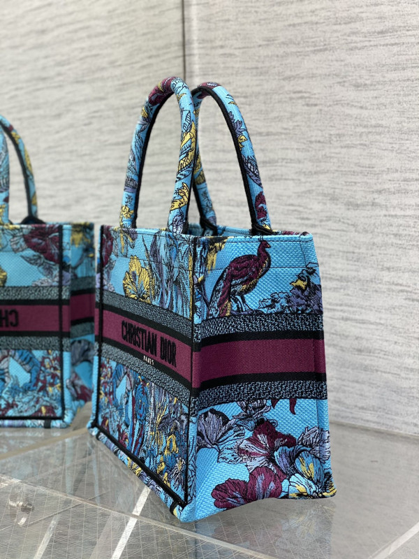 small D*or book tote