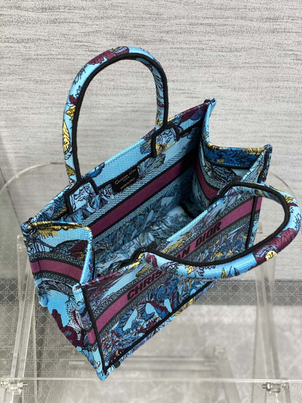 small D*or book tote