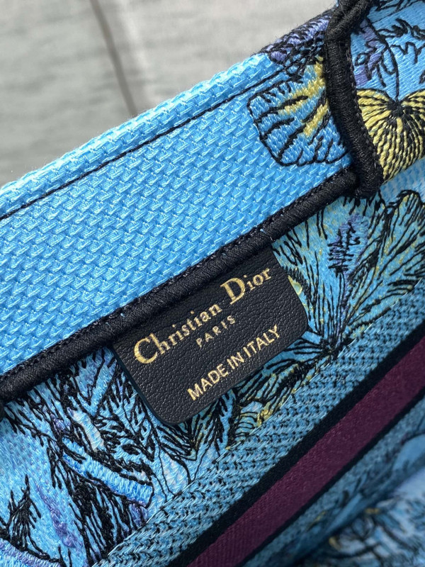 small D*or book tote