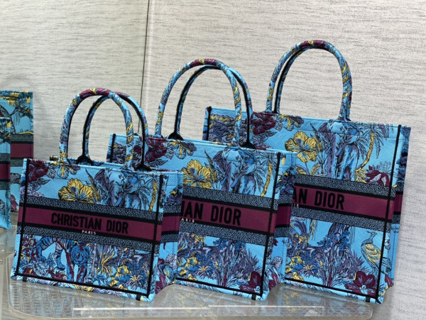 small D*or book tote