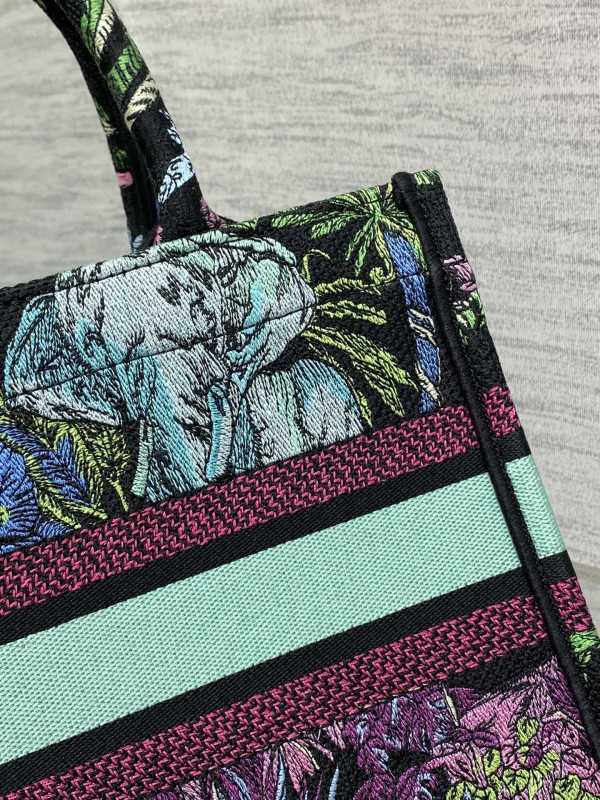 small D*or book tote