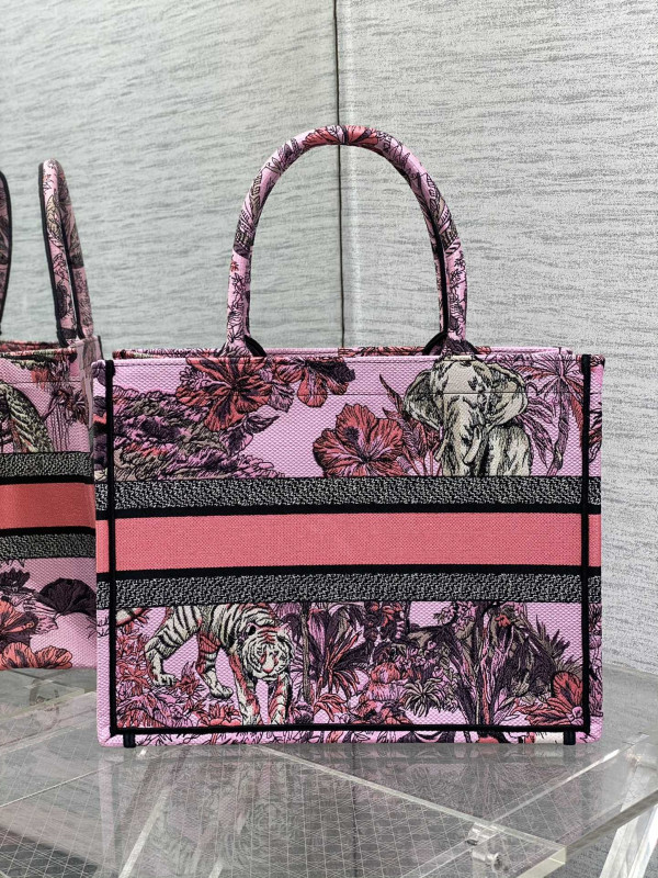 medium D*or book tote