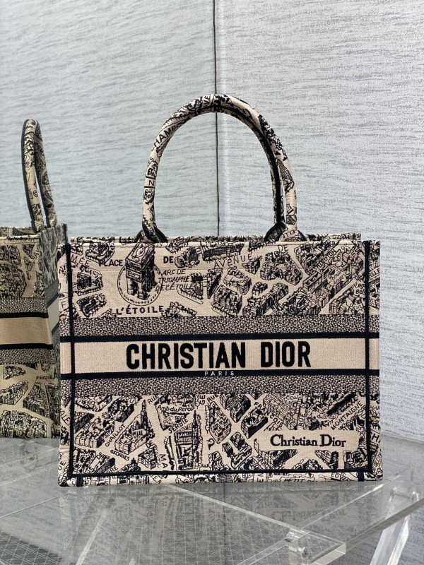 medium D*or book tote