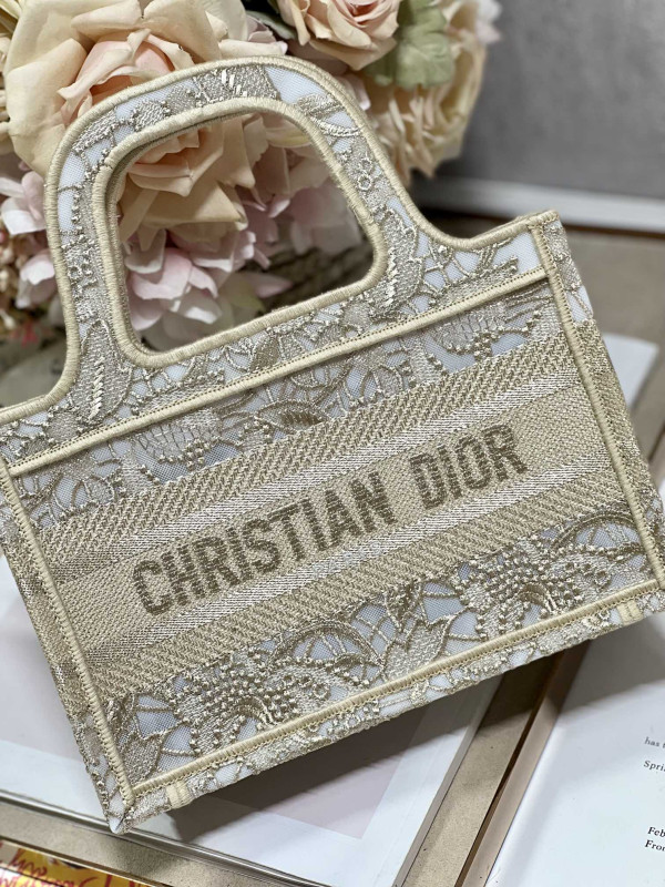 D*or book tote mini