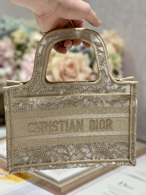 D*or book tote mini