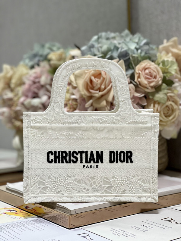 D*or book tote mini