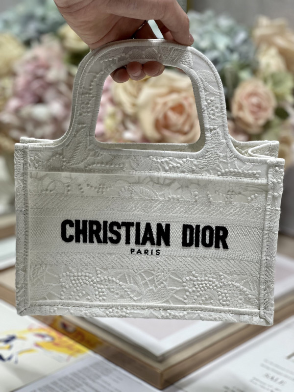 D*or book tote mini
