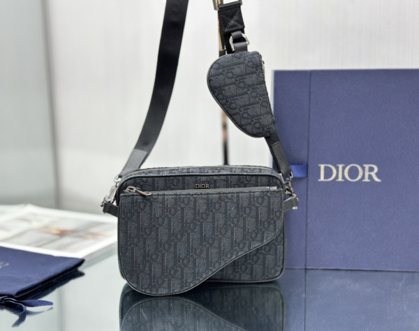 D*or saddle triple pouch