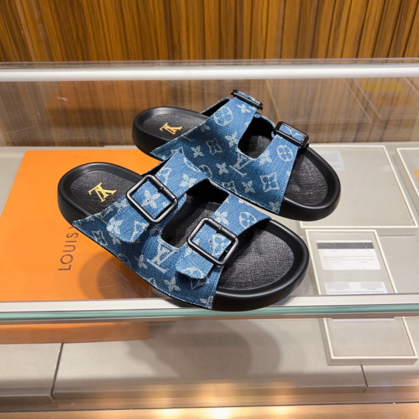 l**is V*t*n slippers