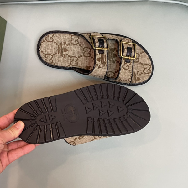 G*u*i slipper