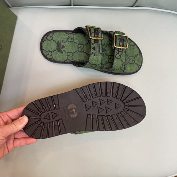 G*u*i slipper