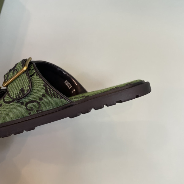 G*u*i slipper