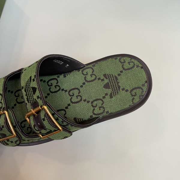 G*u*i slipper