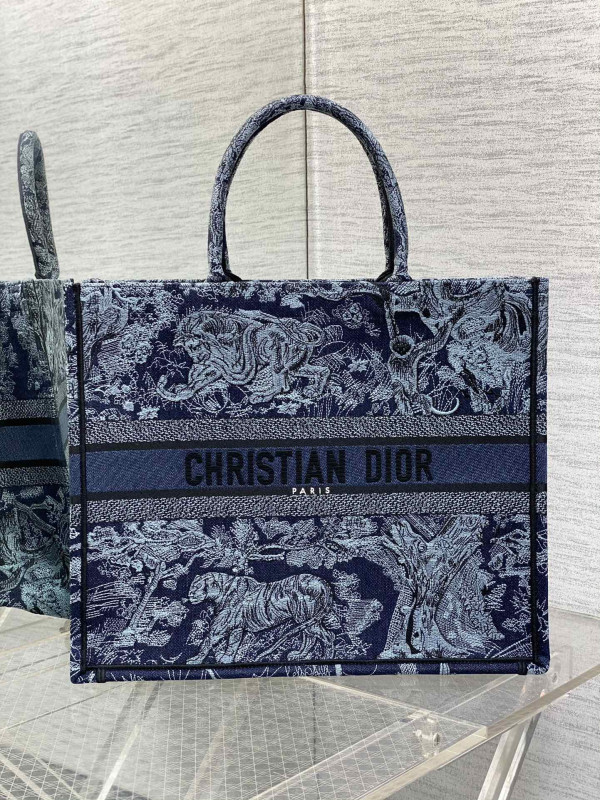large D*or book tote