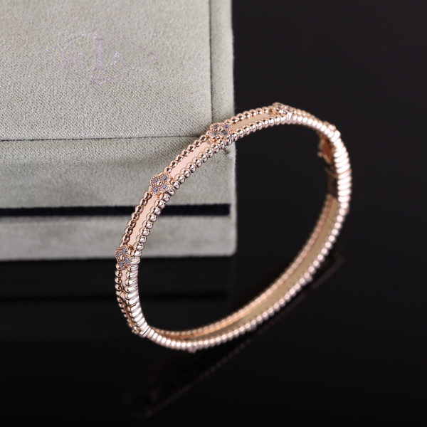 Van Cleef & Arpels Perlée BRACELET