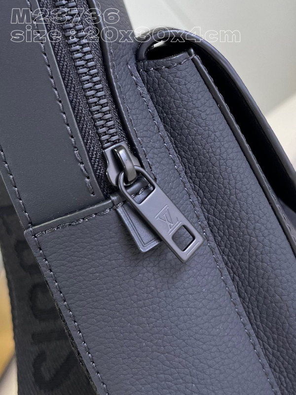 l**is V*t*n pilot slingbag