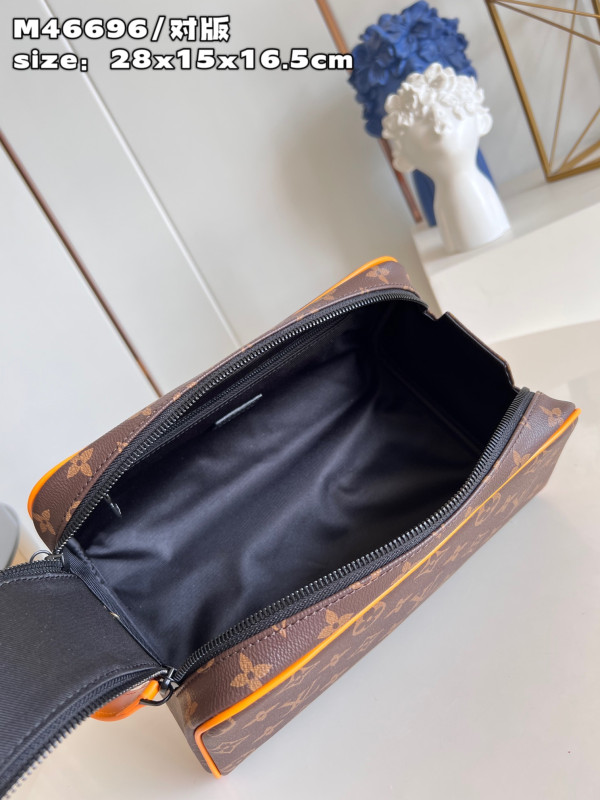 l**is V*t*n dopp kit toilet pouch