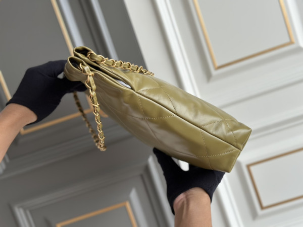 CL 22 SMALL HANDBAG