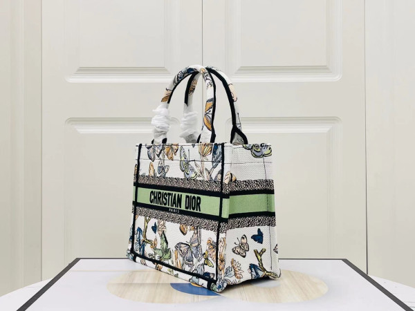 small D*or book tote