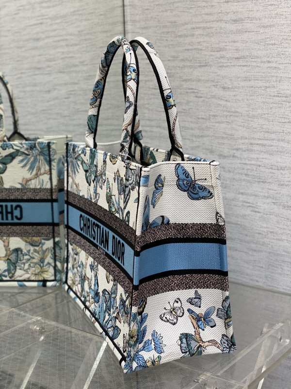 medium D*or book tote