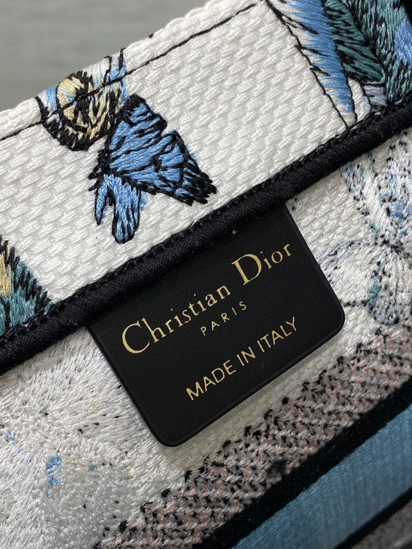 small D*or book tote