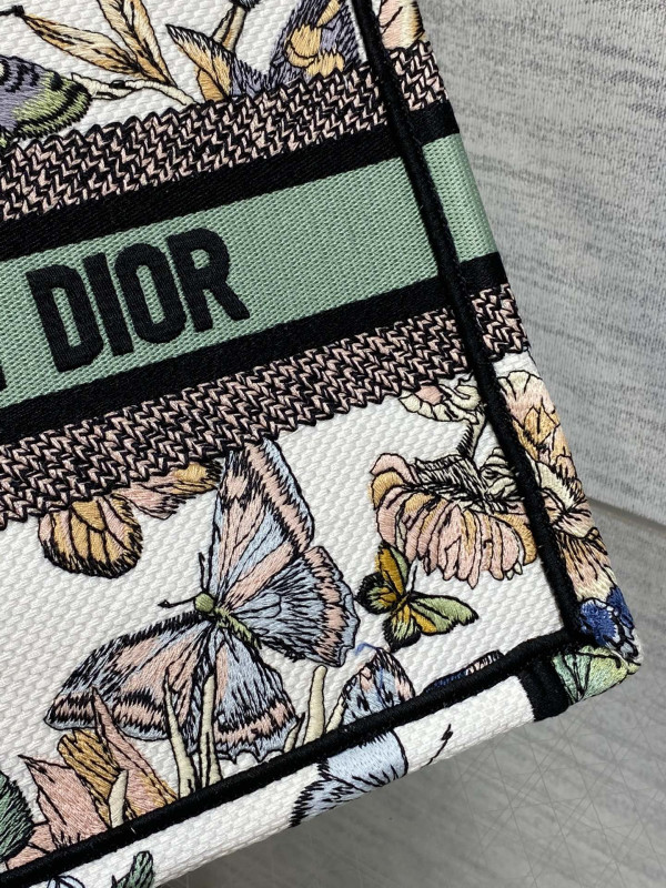 small D*or book tote