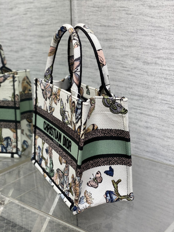 small D*or book tote